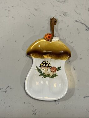 Ceramic Mushroom Spoon Rest in Brown and White - Decorative Kitchen Tool